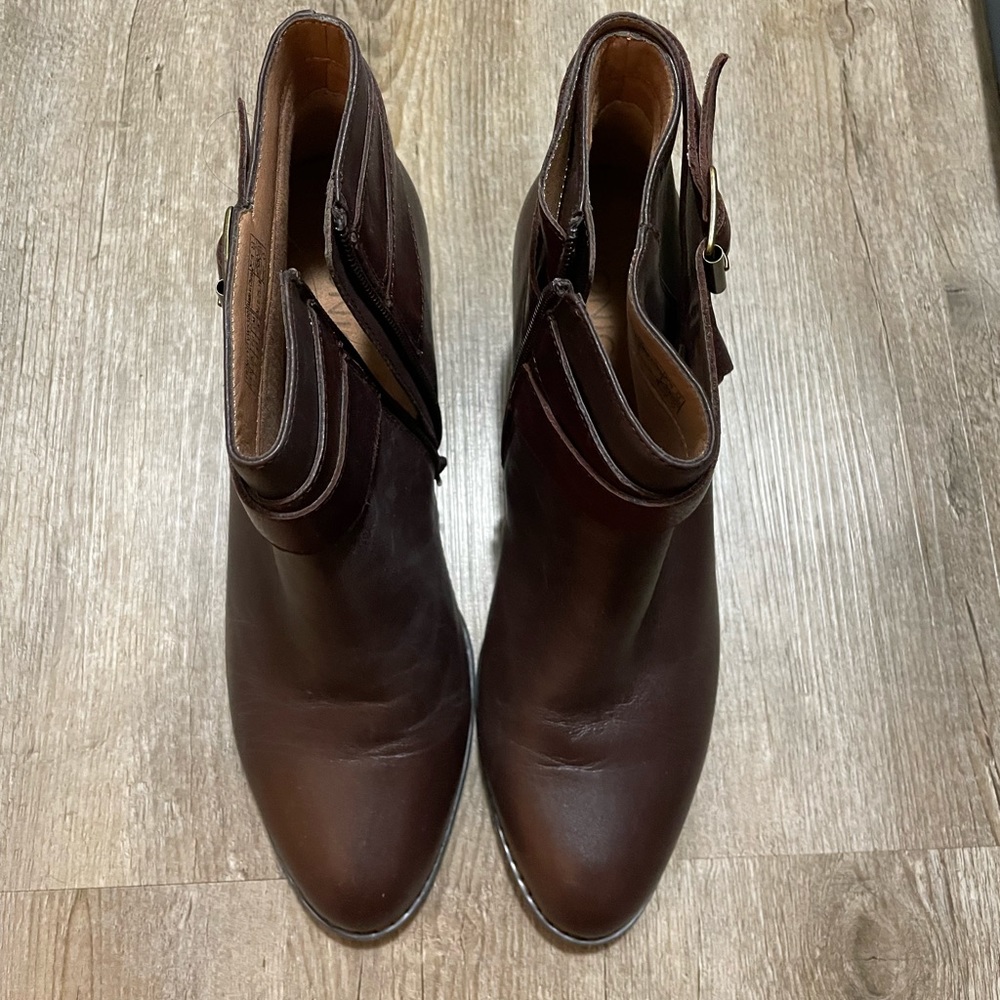 Size 11 Vionic Upright Trinity Chocolate Boots